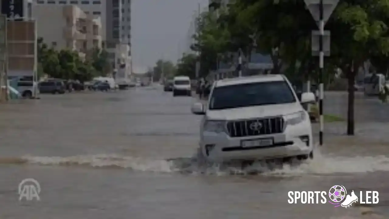 أمطار غزيرة وسيول تجتاح 3 أحياء بجدة 2025